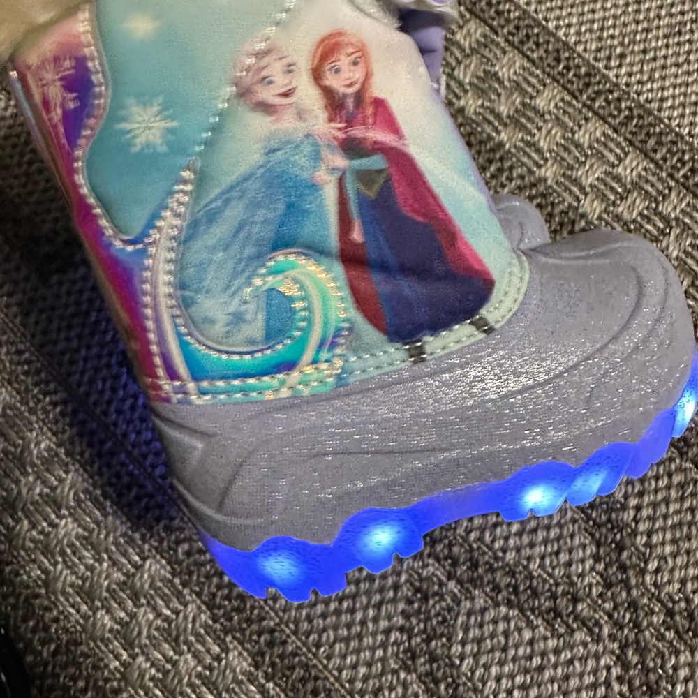 Frozen light up winter faux fur lined boots for toddler size6
